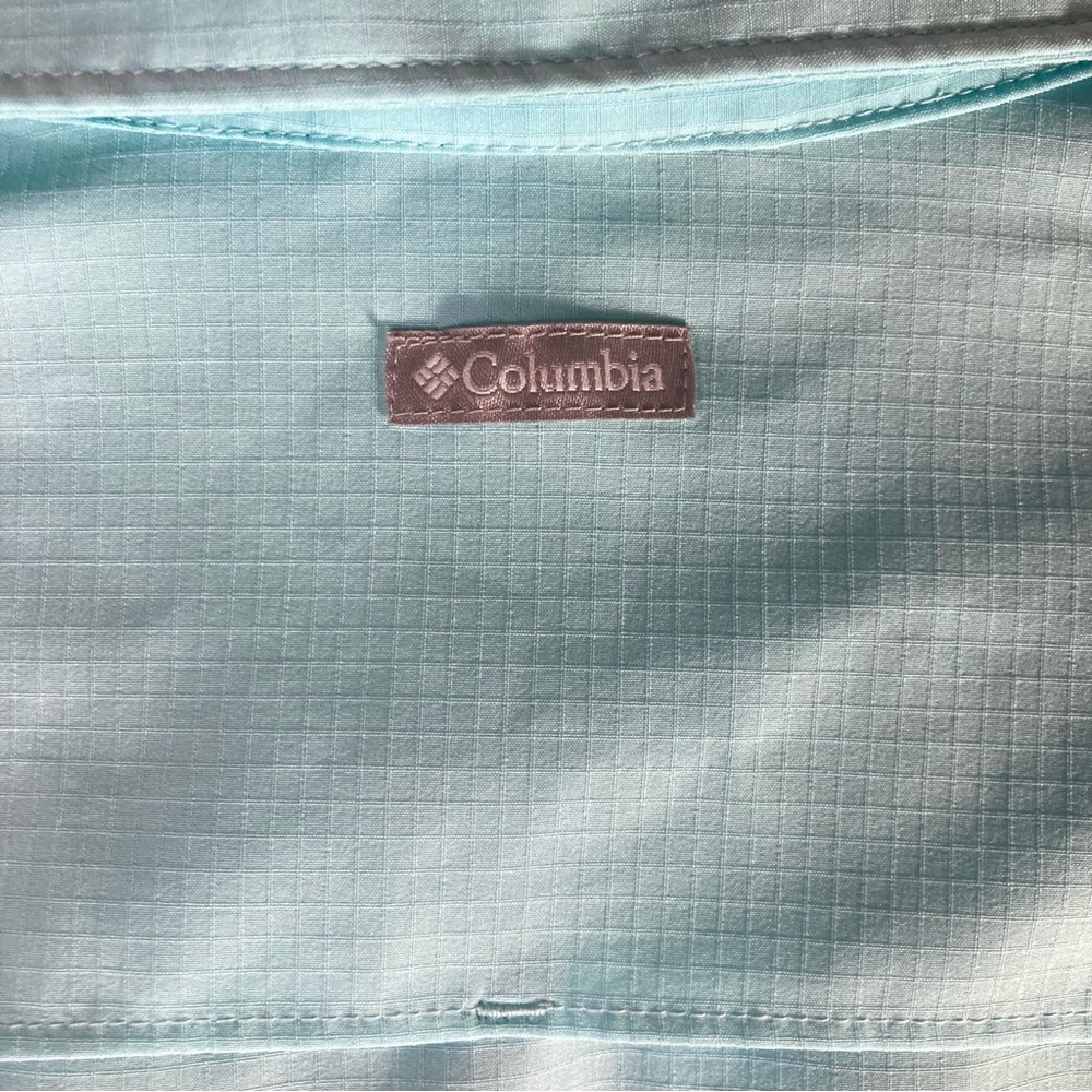 ✨ Columbia Sleeveless Button-Up Top – Lightweight & Adventure Ready 💙🌿✨ - Picture 8 of 16